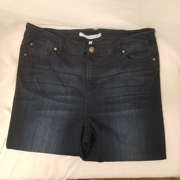 Celebrity Pink Mid-Rise Skinny - Picture 4 of 6